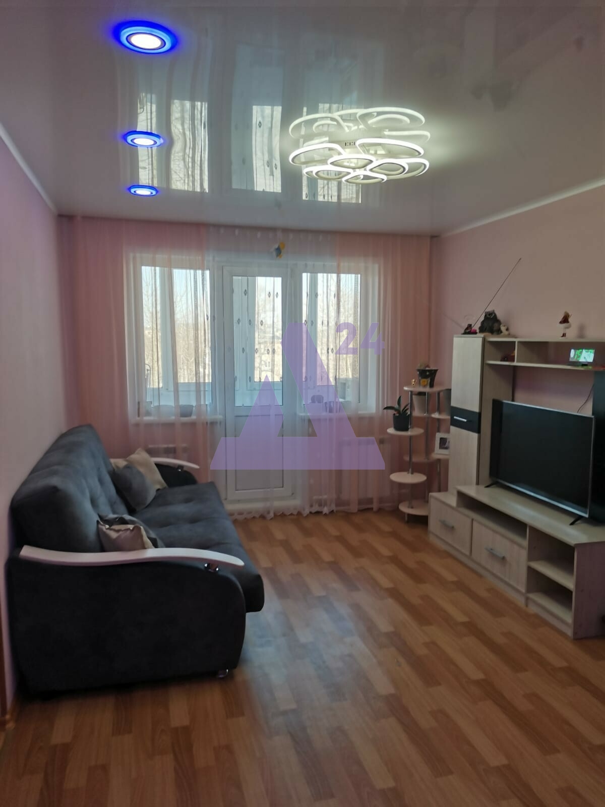 Квартира на продажу в Рубцовске, улица Комсомольская, дом 145 фото №0