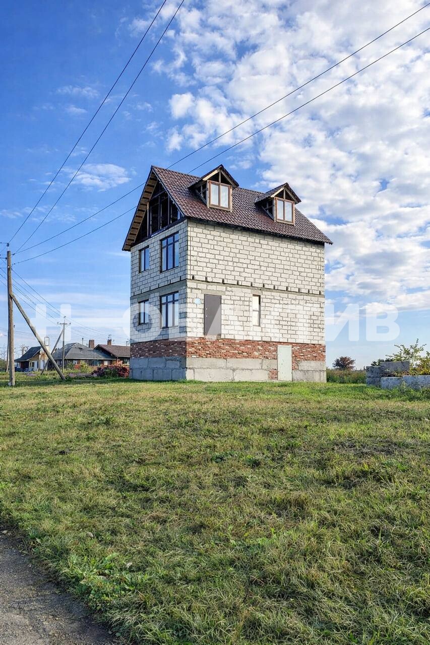 3-этажного Дом · 240 м² · 10.0сот.