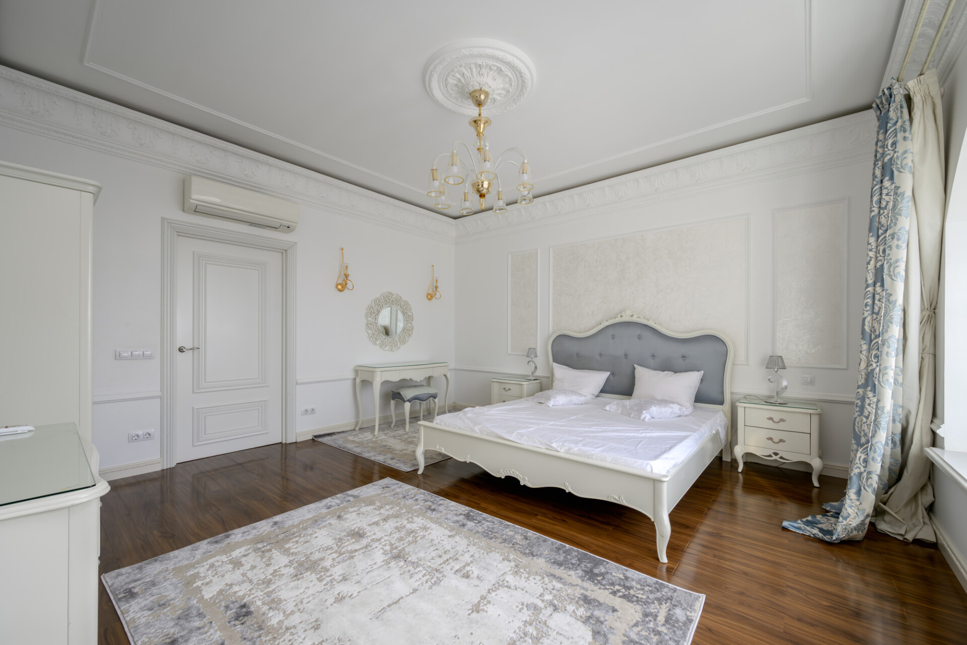 5-комн. квартира, 242 м²